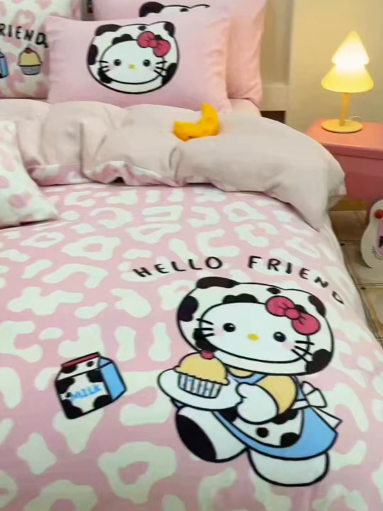 91家纺网 家纺一手货源 找家纺 RYB红黄兰 2025新款设计师原创牛奶绒大版数码印花四件套 粉豹奶牛猫