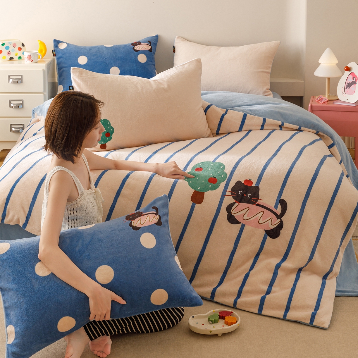 RYB红黄兰 2025新款设计师原创牛奶绒大版数码印花四件套 汉堡猫咪