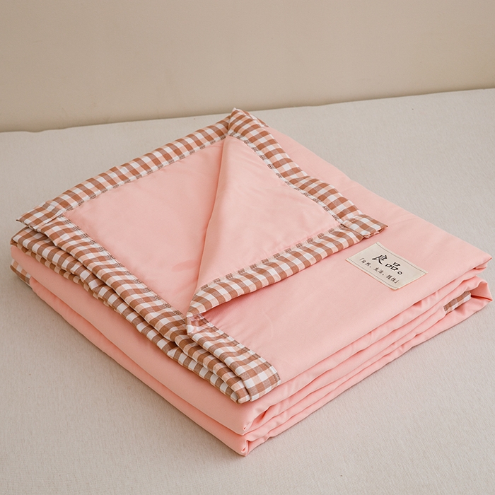 91家纺网 家纺一手货源 找家纺 小叮当家纺仓储工厂店 2025新款无印风水洗磨毛立体大豆纤维被被子被芯 棋盘格-浅粉【A类母婴级 大豆纤维】