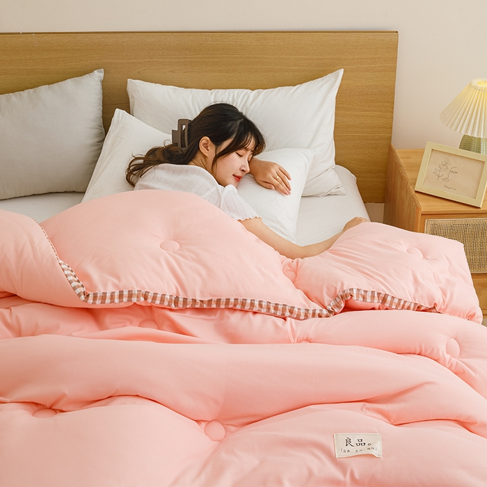 91家纺网 家纺一手货源 找家纺 小叮当家纺仓储工厂店 2025新款无印风水洗磨毛立体大豆纤维被被子被芯 棋盘格-浅粉【A类母婴级 大豆纤维】