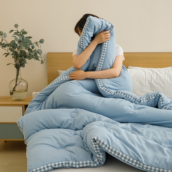 91家纺网 家纺一手货源 找家纺 小叮当家纺仓储工厂店 2025新款无印风水洗磨毛立体大豆纤维被被子被芯 棋盘格-浅蓝【A类母婴级 大豆纤维】