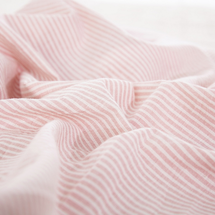 91家纺网 家纺一手货源 找家纺 大黄蜂家居家纺 2025新款全棉水洗棉乳胶枕头枕芯枕套 粉细条