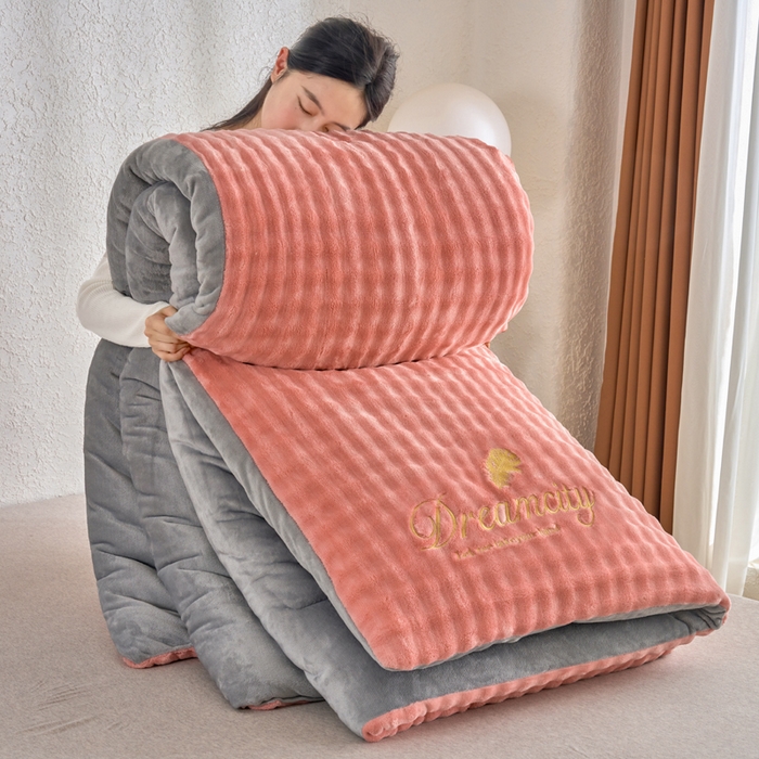 91家纺网 家纺一手货源 找家纺 小叮当家纺仓储工厂店 2025新款兔毛牛奶绒加厚保暖冬被外贸跨境被子被芯 豆沙灰-泡泡绒