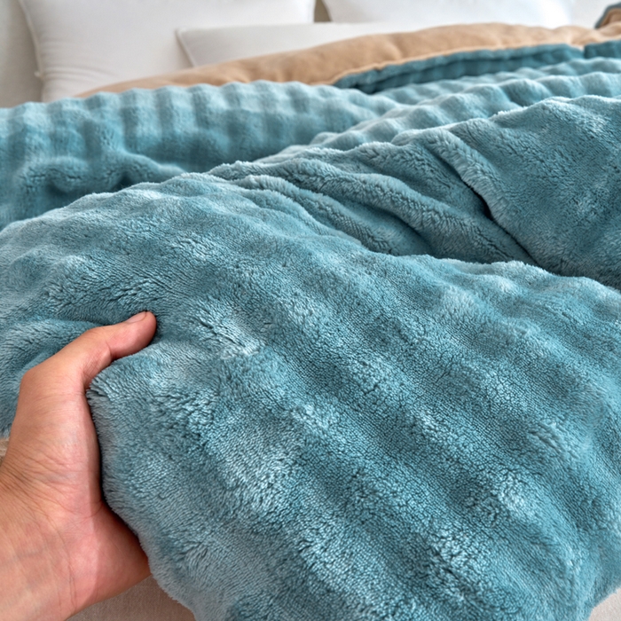 91家纺网 家纺一手货源 找家纺 小叮当家纺仓储工厂店 2025新款兔毛牛奶绒加厚保暖冬被外贸跨境被子被芯 蓝卡-泡泡绒