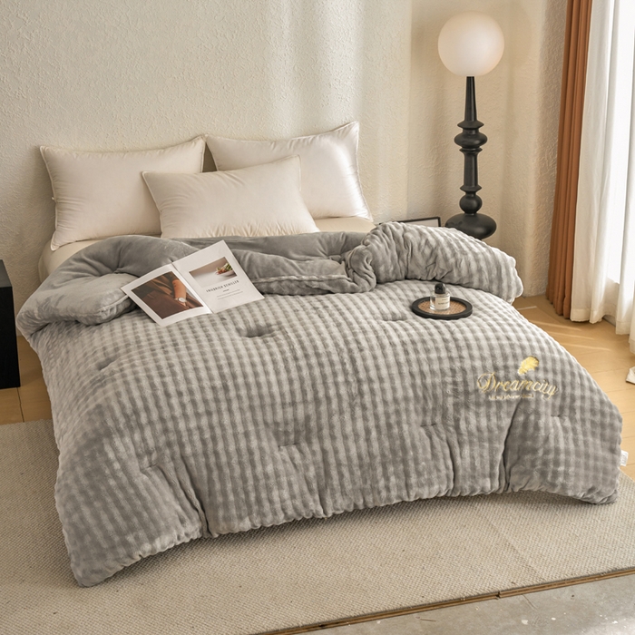 91家纺网 家纺一手货源 找家纺 （总）小叮当家纺仓储工厂店 2025新款兔毛牛奶绒加厚保暖冬被外贸跨境被子被芯