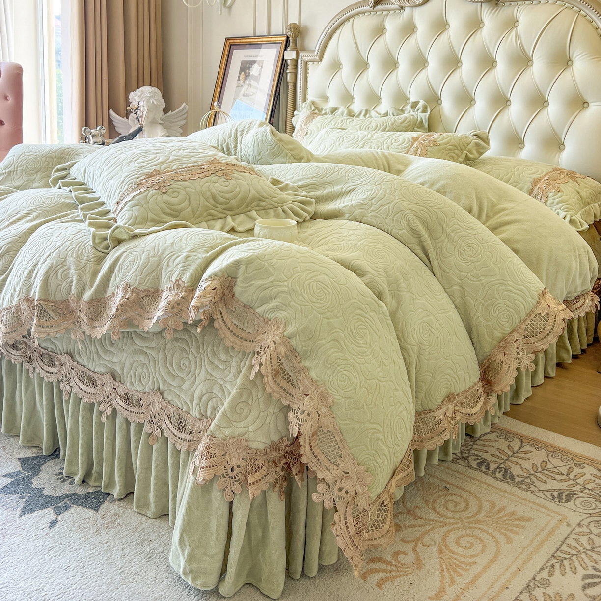91家纺网 家纺一手货源 找家纺 恋尚 2025新款雕花牛奶绒罗曼蒂克系列四件套（控价290） 罗曼蒂克-香草绿