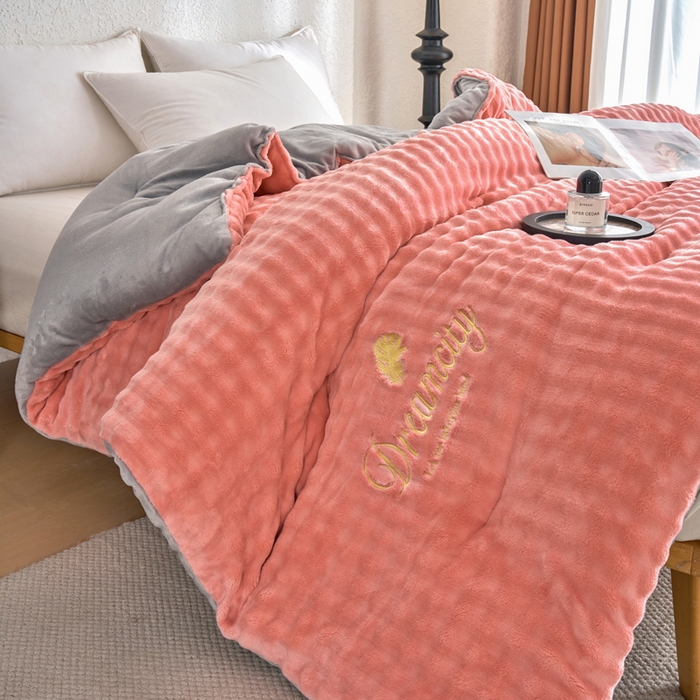 91家纺网 家纺一手货源 找家纺 小叮当家纺仓储工厂店 2025新款兔毛牛奶绒加厚保暖冬被外贸跨境被子被芯 豆沙灰-泡泡绒