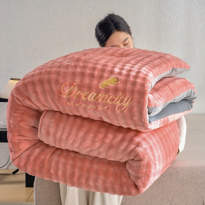 91家纺网 家纺一手货源 找家纺 小叮当家纺仓储工厂店 2025新款兔毛牛奶绒加厚保暖冬被外贸跨境被子被芯 豆沙灰-泡泡绒