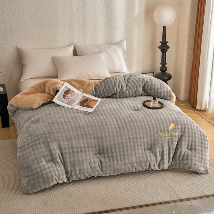 91家纺网 家纺一手货源 找家纺 小叮当家纺仓储工厂店 2025新款兔毛牛奶绒加厚保暖冬被外贸跨境被子被芯 灰卡-泡泡绒