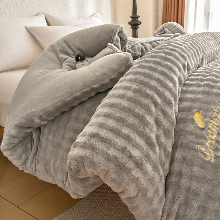 91家纺网 家纺一手货源 找家纺 小叮当家纺仓储工厂店 2025新款兔毛牛奶绒加厚保暖冬被外贸跨境被子被芯 灰灰-泡泡绒