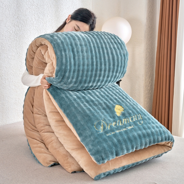 91家纺网 家纺一手货源 找家纺 小叮当家纺仓储工厂店 2025新款兔毛牛奶绒加厚保暖冬被外贸跨境被子被芯 蓝卡-泡泡绒