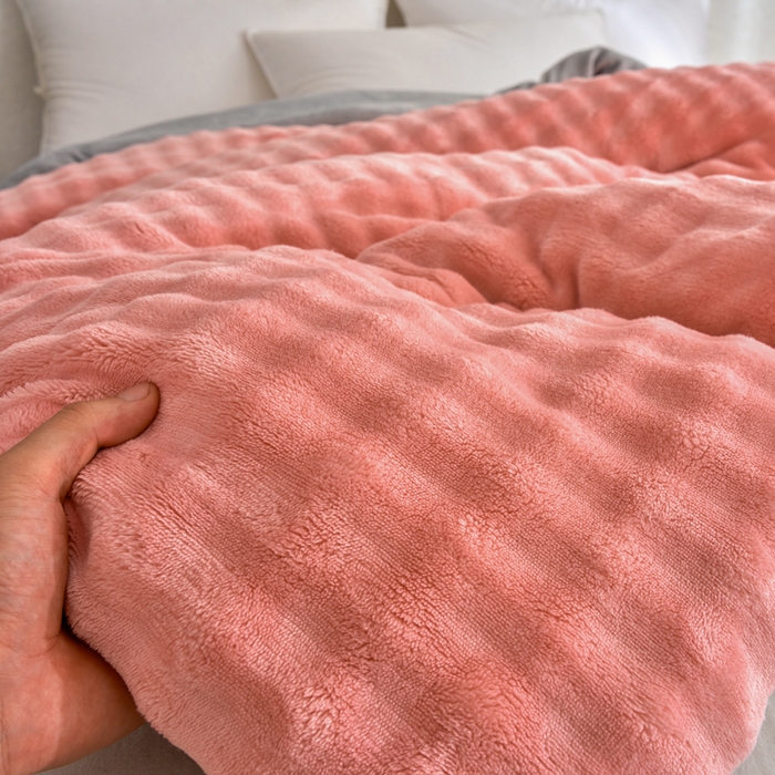 91家纺网 家纺一手货源 找家纺 小叮当家纺仓储工厂店 2025新款兔毛牛奶绒加厚保暖冬被外贸跨境被子被芯 豆沙灰-泡泡绒