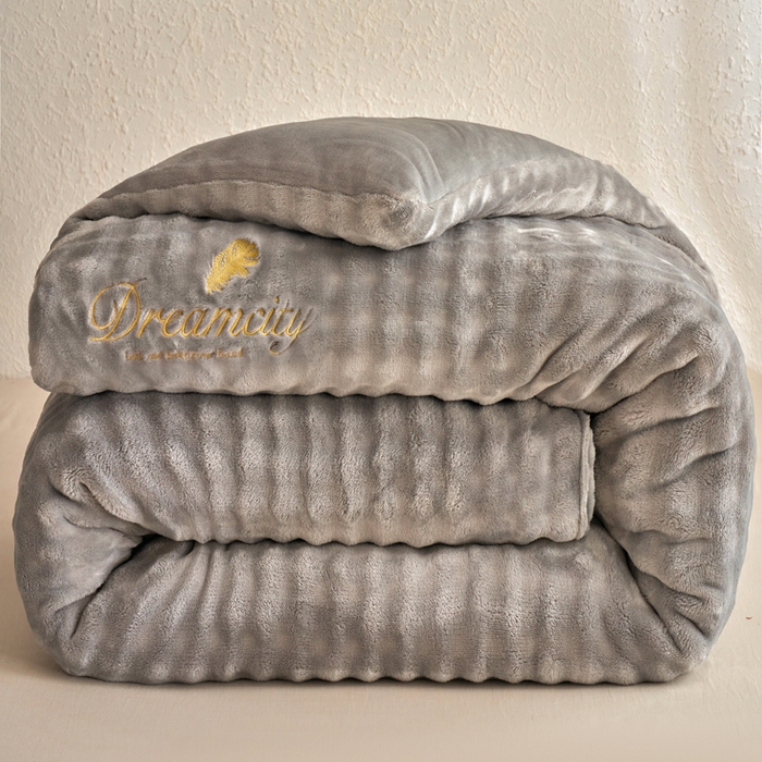 91家纺网 家纺一手货源 找家纺 （总）小叮当家纺仓储工厂店 2025新款兔毛牛奶绒加厚保暖冬被外贸跨境被子被芯