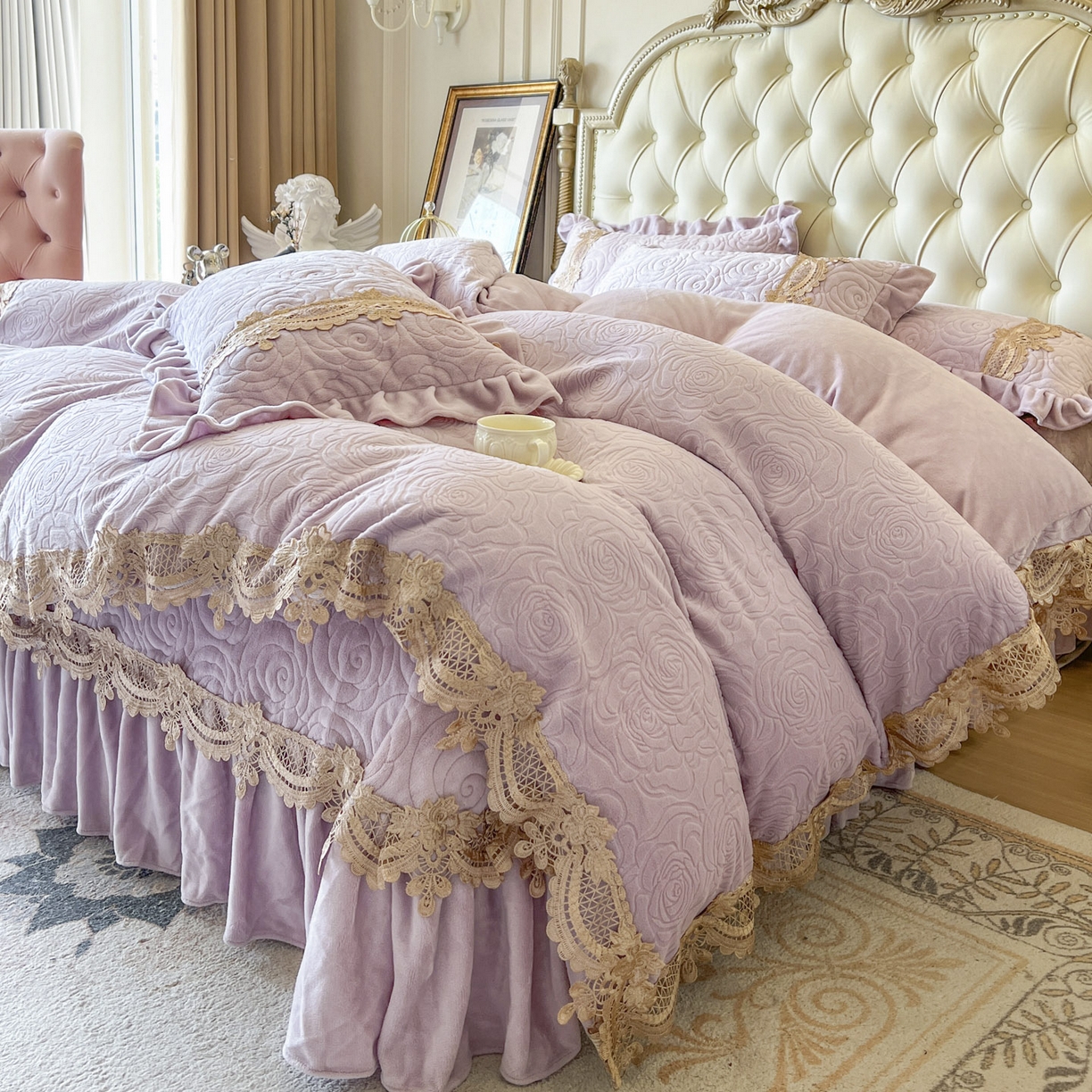 91家纺网 家纺一手货源 找家纺 恋尚 2025新款雕花牛奶绒罗曼蒂克系列四件套（控价290） 罗曼蒂克-香芋紫