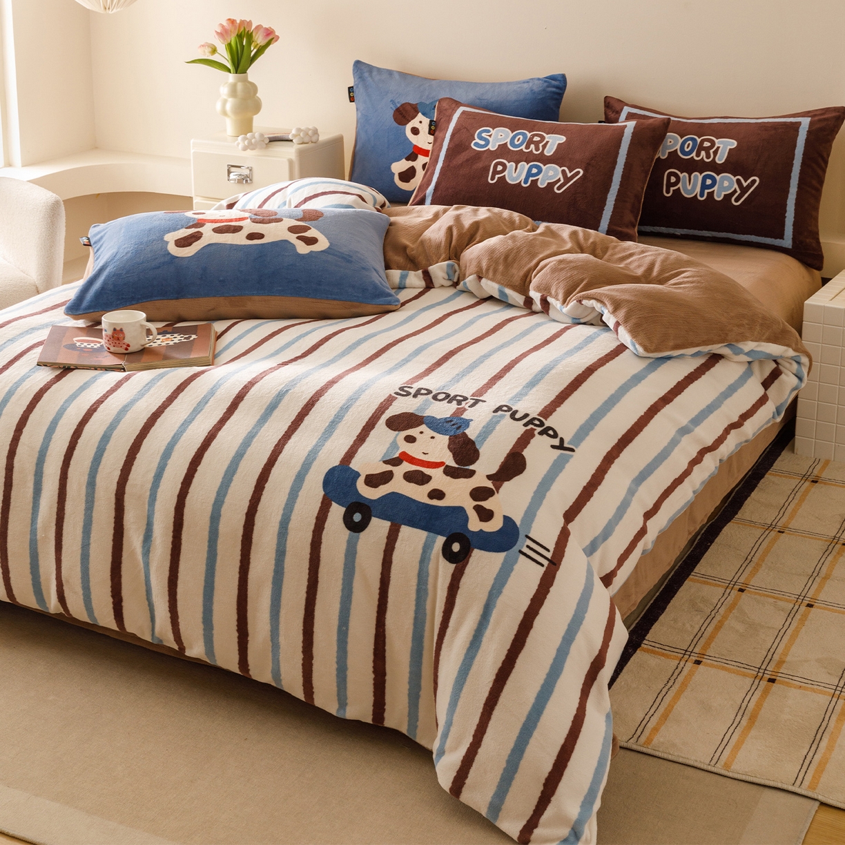 91家纺网 家纺一手货源 找家纺 RYB红黄兰 2025新款设计师原创牛奶绒大版数码印花四件套 滑板布鲁托