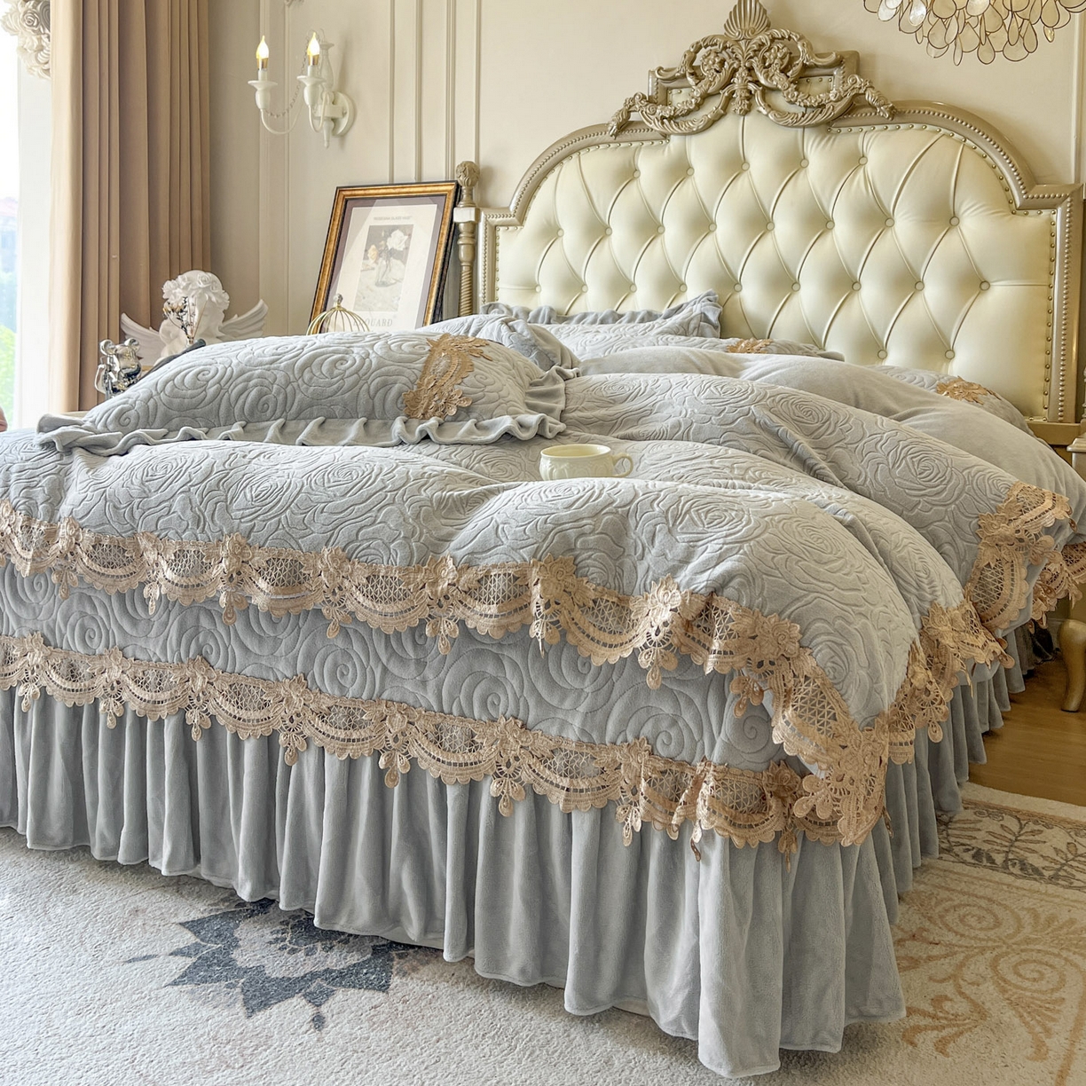 91家纺网 家纺一手货源 找家纺 恋尚 2025新款雕花牛奶绒罗曼蒂克系列四件套（控价290） 罗曼蒂克-椰蓉灰