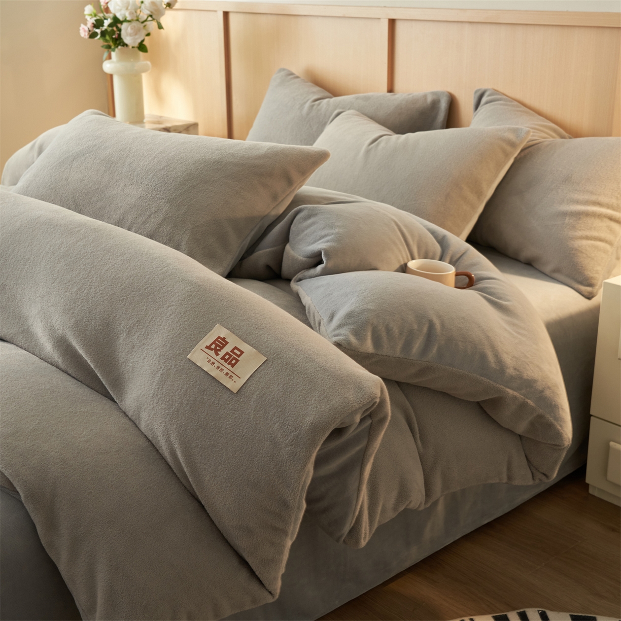 91家纺网 家纺一手货源 找家纺 金鹰 2025新款羊驼绒牛奶绒四件套保暖套件 羊驼绒-浅灰
