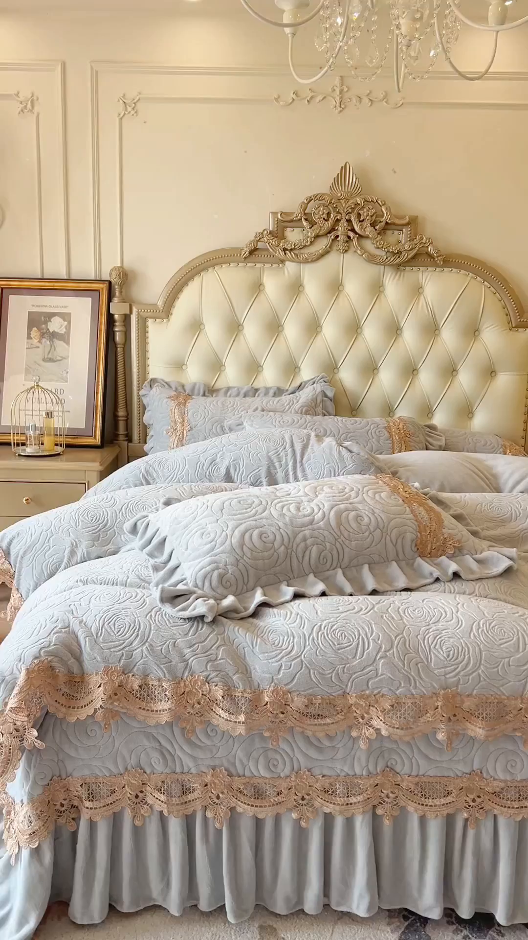 91家纺网 家纺一手货源 找家纺 恋尚 2025新款雕花牛奶绒罗曼蒂克系列四件套（控价290） 罗曼蒂克-椰蓉灰