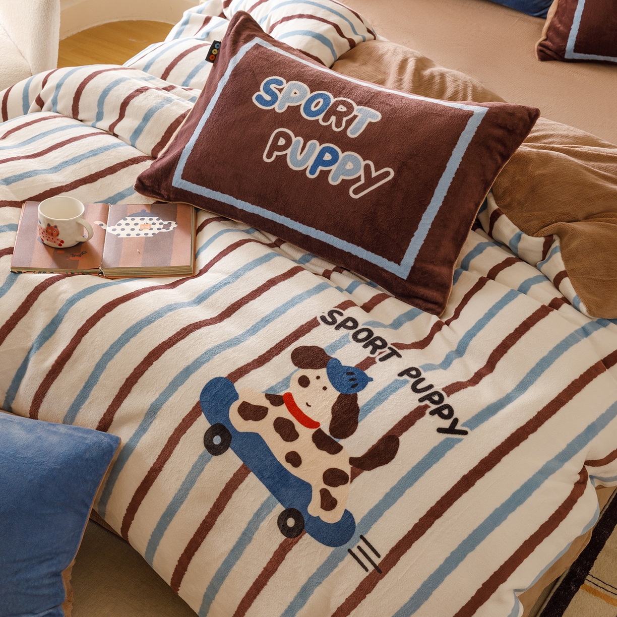 91家纺网 家纺一手货源 找家纺 RYB红黄兰 2025新款设计师原创牛奶绒大版数码印花四件套 滑板布鲁托