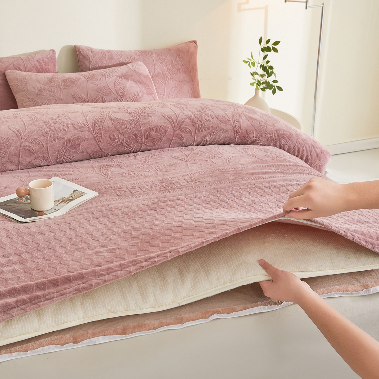 91家纺网 家纺一手货源 找家纺 （总）熙宴家纺 2025新款可拆洗提花牛奶绒新疆棉花被 被子被芯