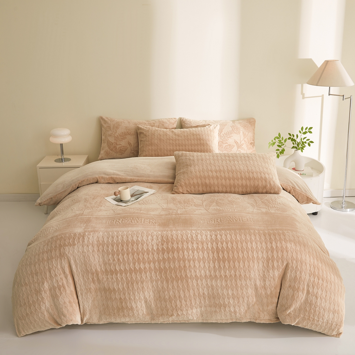 91家纺网 家纺一手货源 找家纺 熙宴家纺 2025新款可拆洗提花牛奶绒新疆棉花被 被子被芯 奶咖+卡其