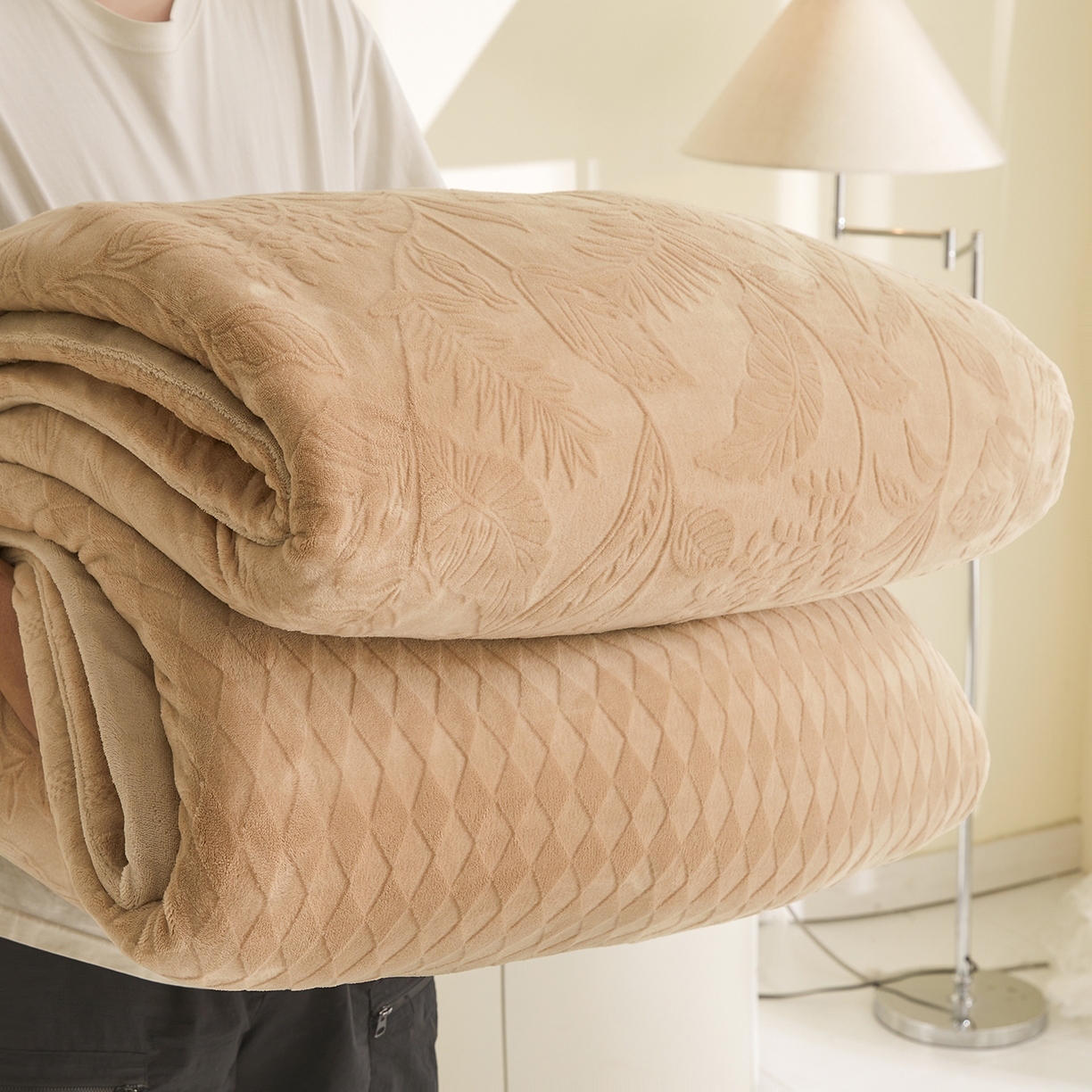 91家纺网 家纺一手货源 找家纺 熙宴家纺 2025新款可拆洗提花牛奶绒新疆棉花被 被子被芯 奶咖+卡其