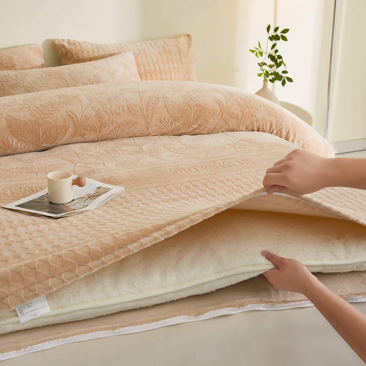 91家纺网 家纺一手货源 找家纺 熙宴家纺 2025新款可拆洗提花牛奶绒新疆棉花被 被子被芯 奶咖+卡其