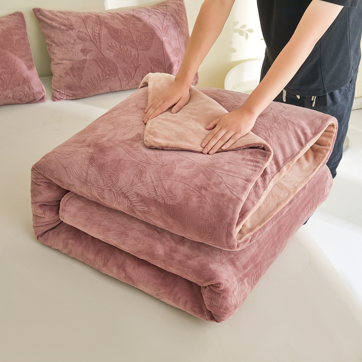 91家纺网 家纺一手货源 找家纺 熙宴家纺 2025新款可拆洗提花牛奶绒新疆棉花被 被子被芯 豆沙+卡其