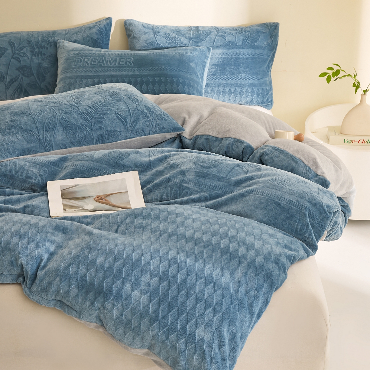 91家纺网 家纺一手货源 找家纺 熙宴家纺 2025新款可拆洗提花牛奶绒新疆棉花被 被子被芯 海蓝+浅灰