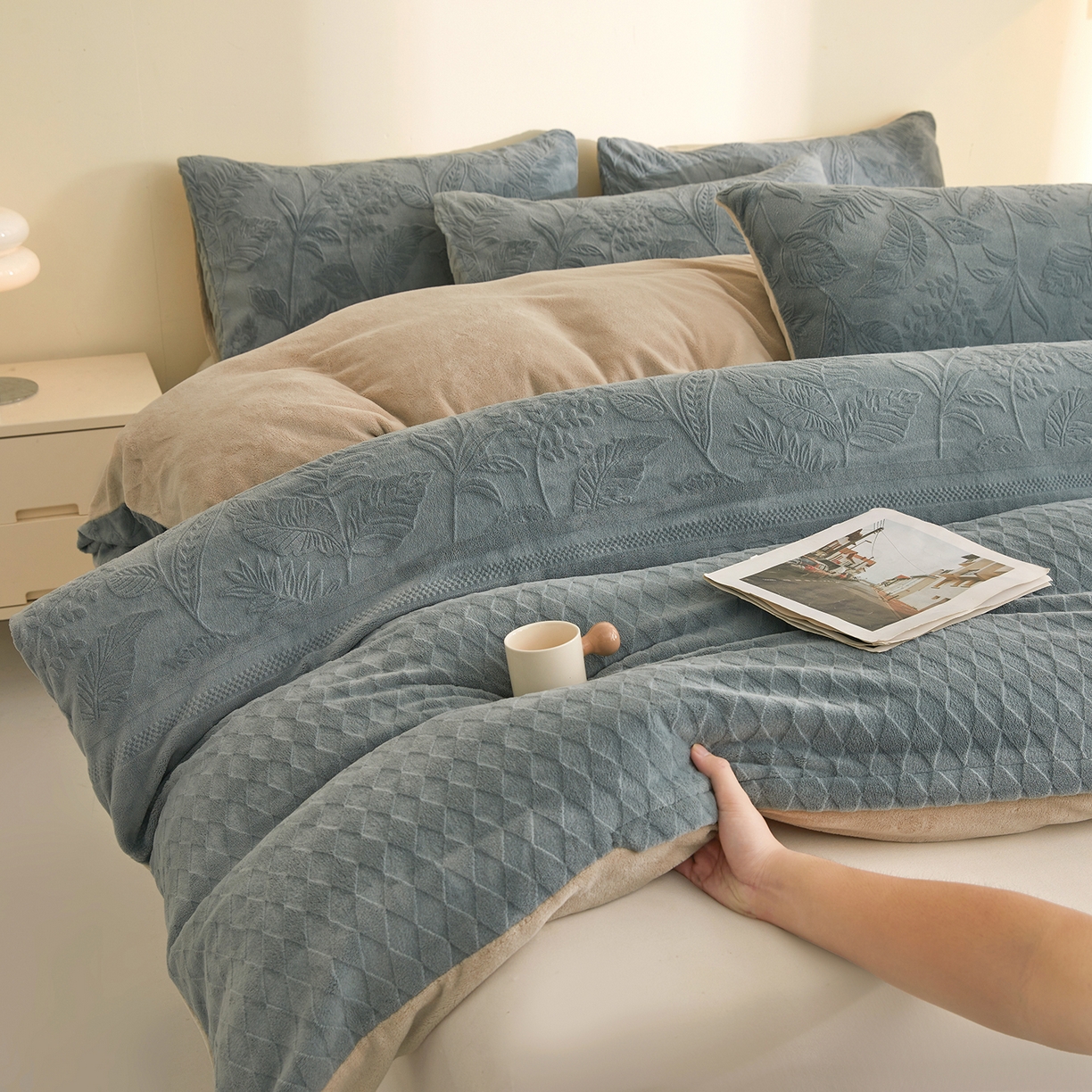 91家纺网 家纺一手货源 找家纺 熙宴家纺 2025新款可拆洗提花牛奶绒新疆棉花被 被子被芯 枪灰+卡其