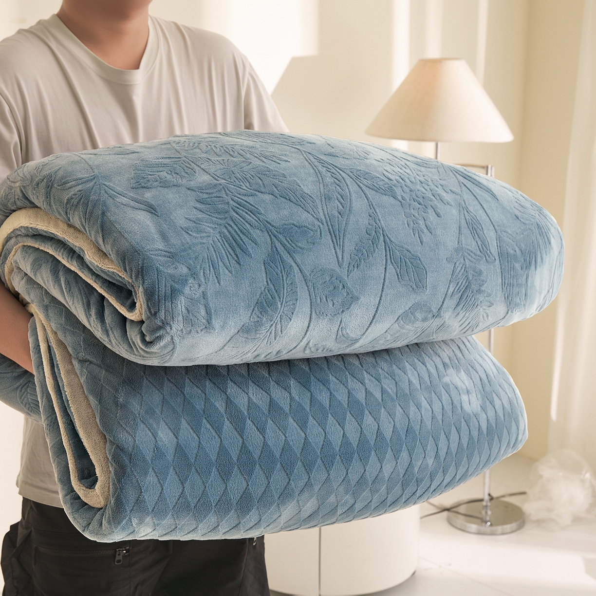 91家纺网 家纺一手货源 找家纺 熙宴家纺 2025新款可拆洗提花牛奶绒新疆棉花被 被子被芯 海蓝+浅灰