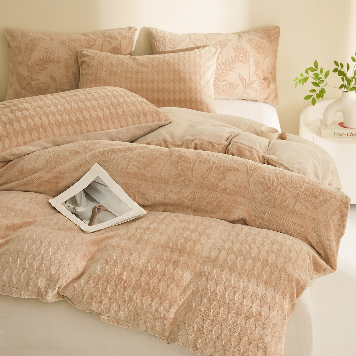 91家纺网 家纺一手货源 找家纺 熙宴家纺 2025新款可拆洗提花牛奶绒新疆棉花被 被子被芯 奶咖+卡其