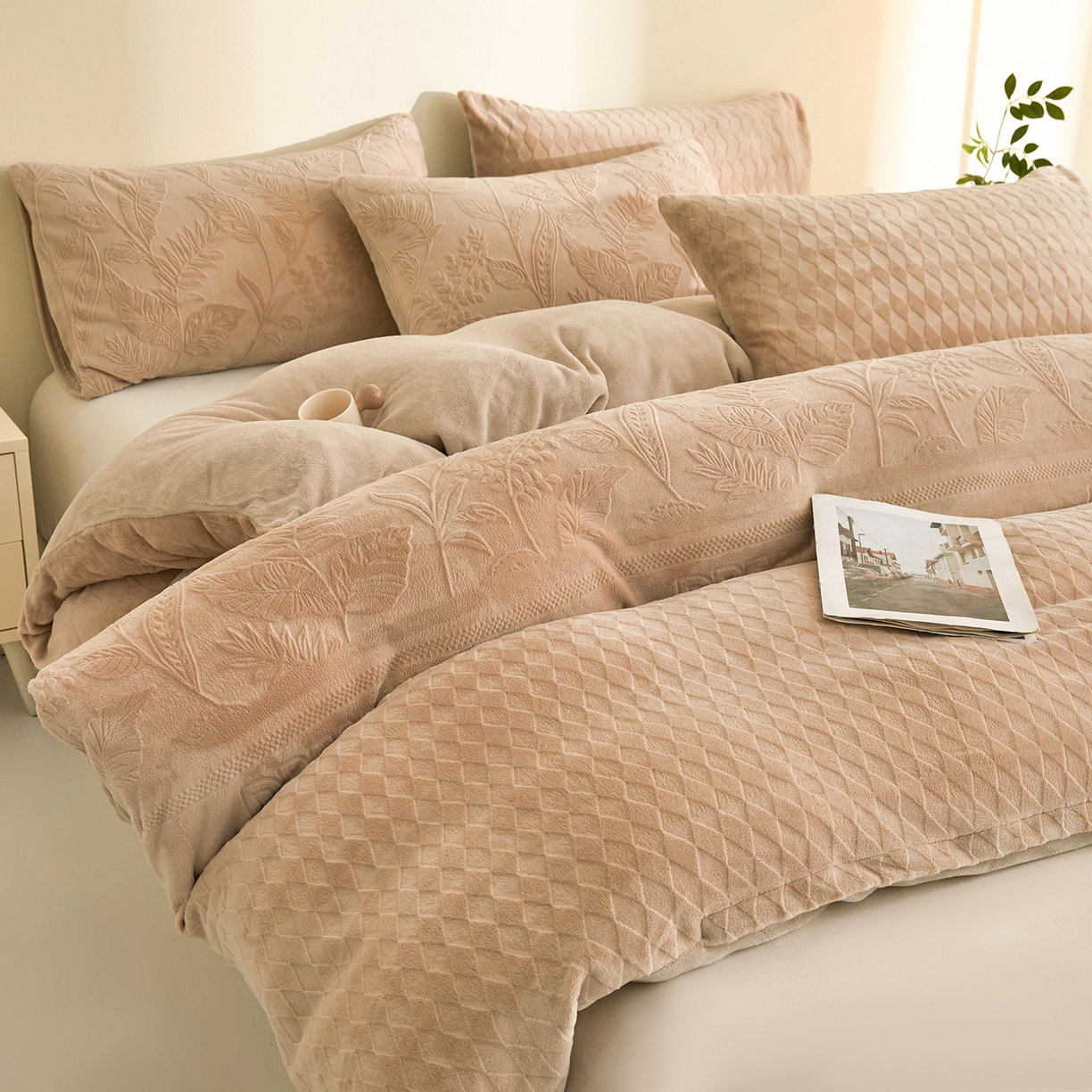 91家纺网 家纺一手货源 找家纺 熙宴家纺 2025新款可拆洗提花牛奶绒新疆棉花被 被子被芯 奶咖+卡其