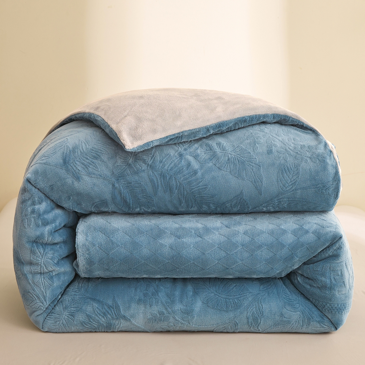 91家纺网 家纺一手货源 找家纺 熙宴家纺 2025新款可拆洗提花牛奶绒新疆棉花被 被子被芯 海蓝+浅灰