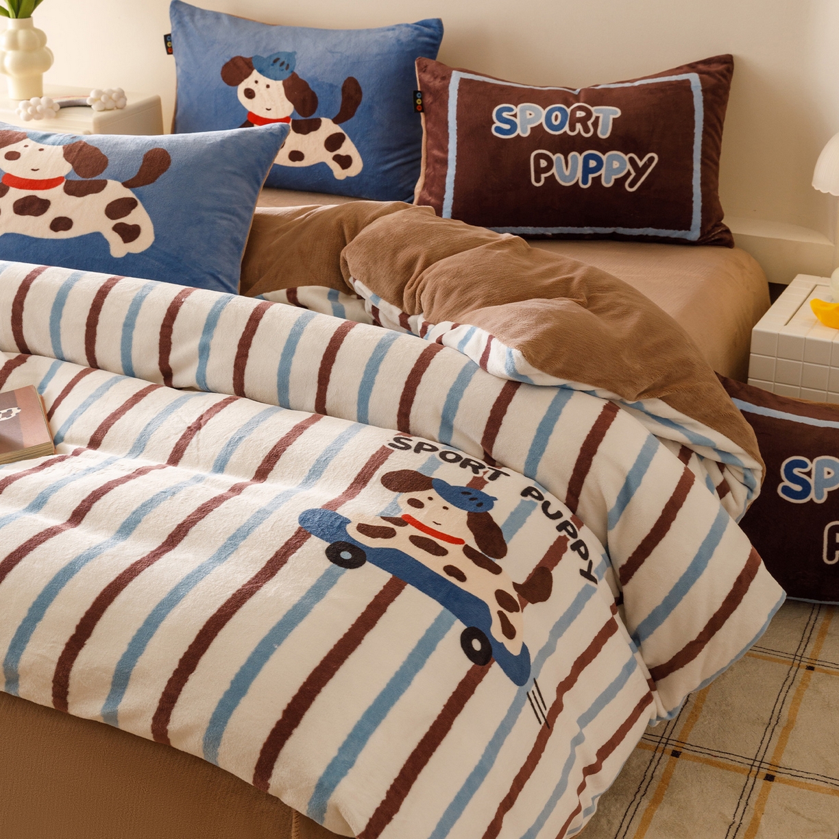 91家纺网 家纺一手货源 找家纺 RYB红黄兰 2025新款设计师原创牛奶绒大版数码印花四件套 滑板布鲁托