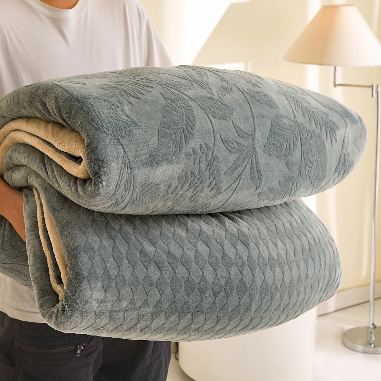 91家纺网 家纺一手货源 找家纺 熙宴家纺 2025新款可拆洗提花牛奶绒新疆棉花被 被子被芯 枪灰+卡其