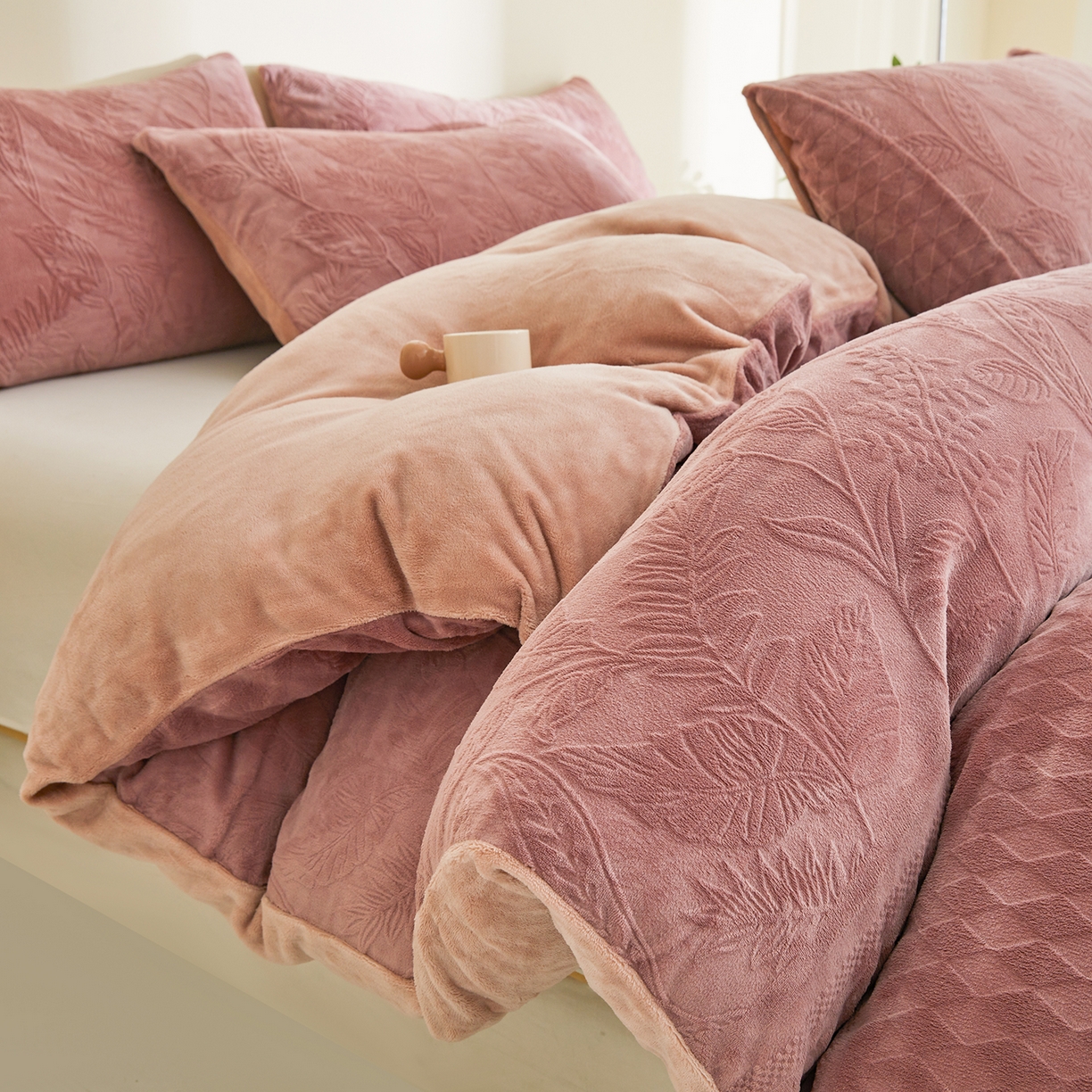 91家纺网 家纺一手货源 找家纺 熙宴家纺 2025新款可拆洗提花牛奶绒新疆棉花被 被子被芯 豆沙+卡其