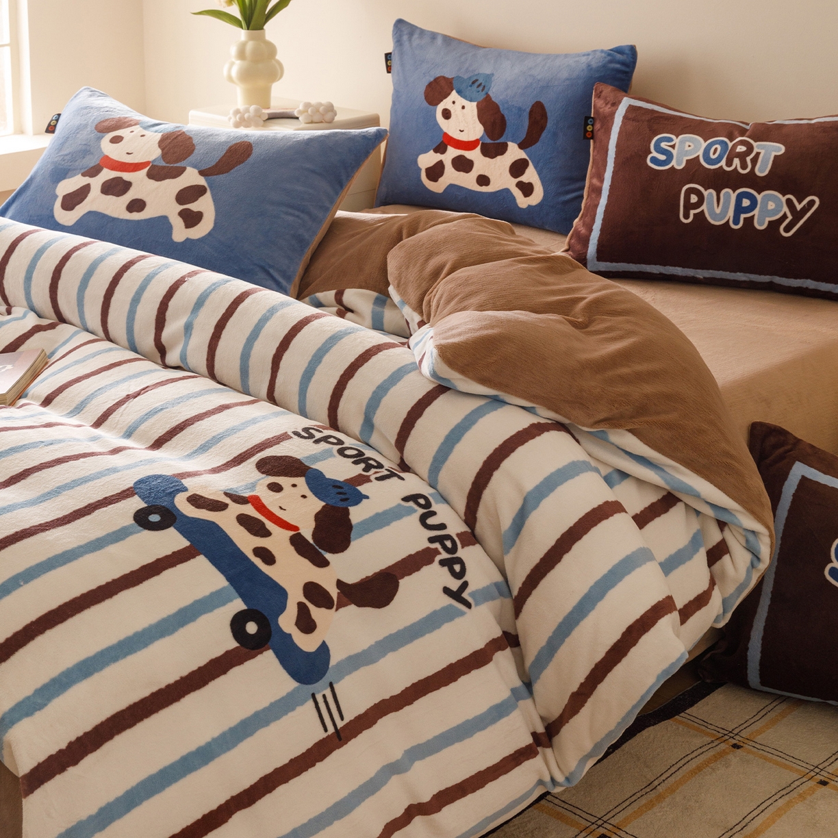 91家纺网 家纺一手货源 找家纺 RYB红黄兰 2025新款设计师原创牛奶绒大版数码印花四件套 滑板布鲁托