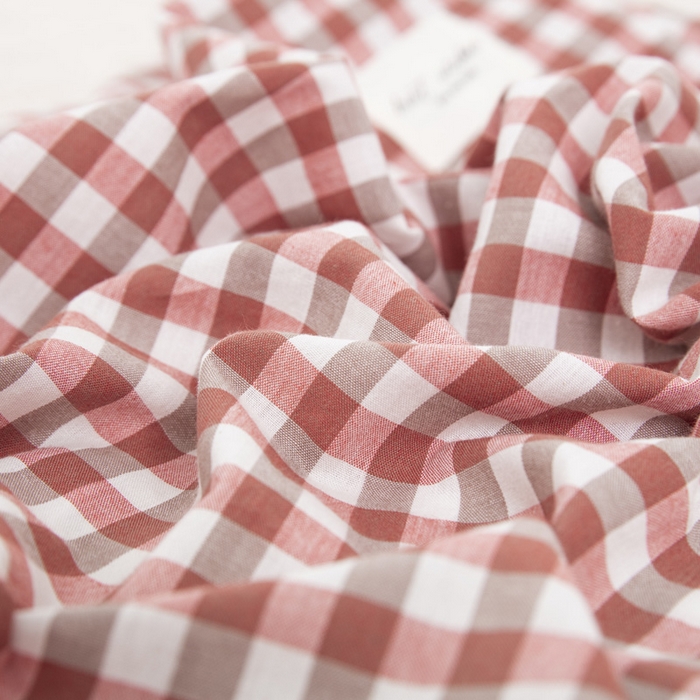 91家纺网 家纺一手货源 找家纺 大黄蜂家居家纺 2025新款全棉水洗棉乳胶枕套 橘红小格