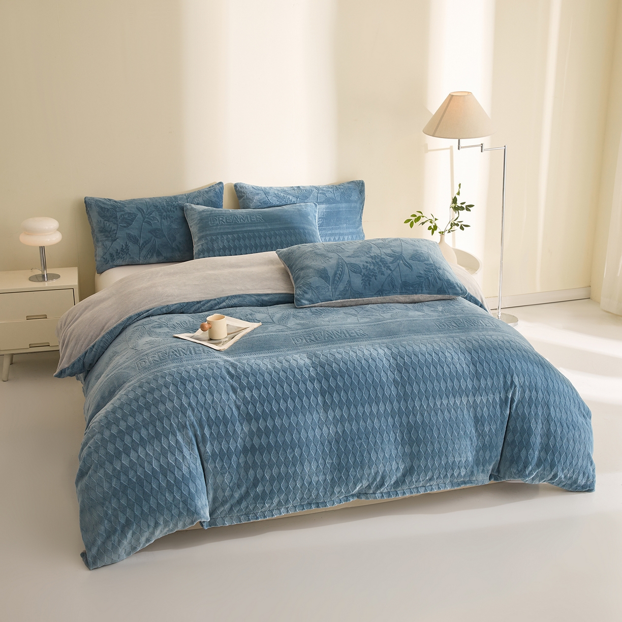 91家纺网 家纺一手货源 找家纺 熙宴家纺 2025新款可拆洗提花牛奶绒新疆棉花被 被子被芯 海蓝+浅灰