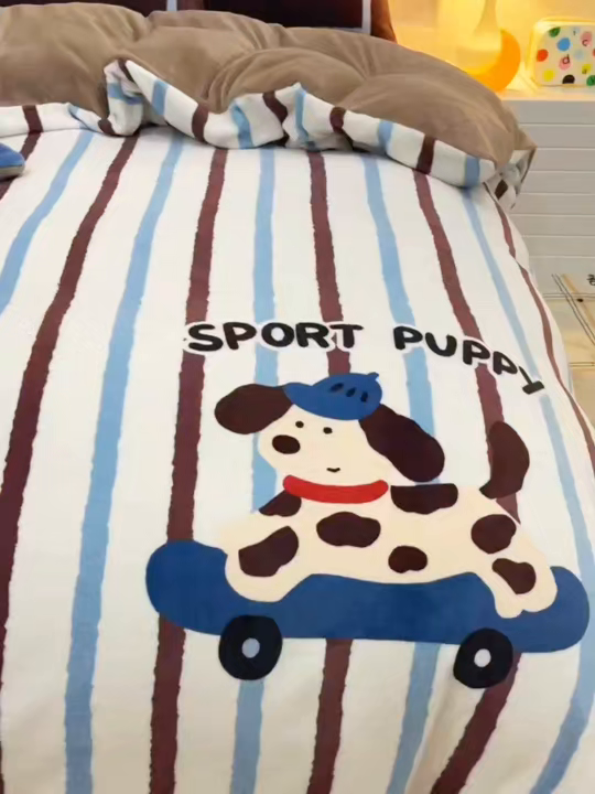 91家纺网 家纺一手货源 找家纺 RYB红黄兰 2025新款设计师原创牛奶绒大版数码印花四件套 滑板布鲁托