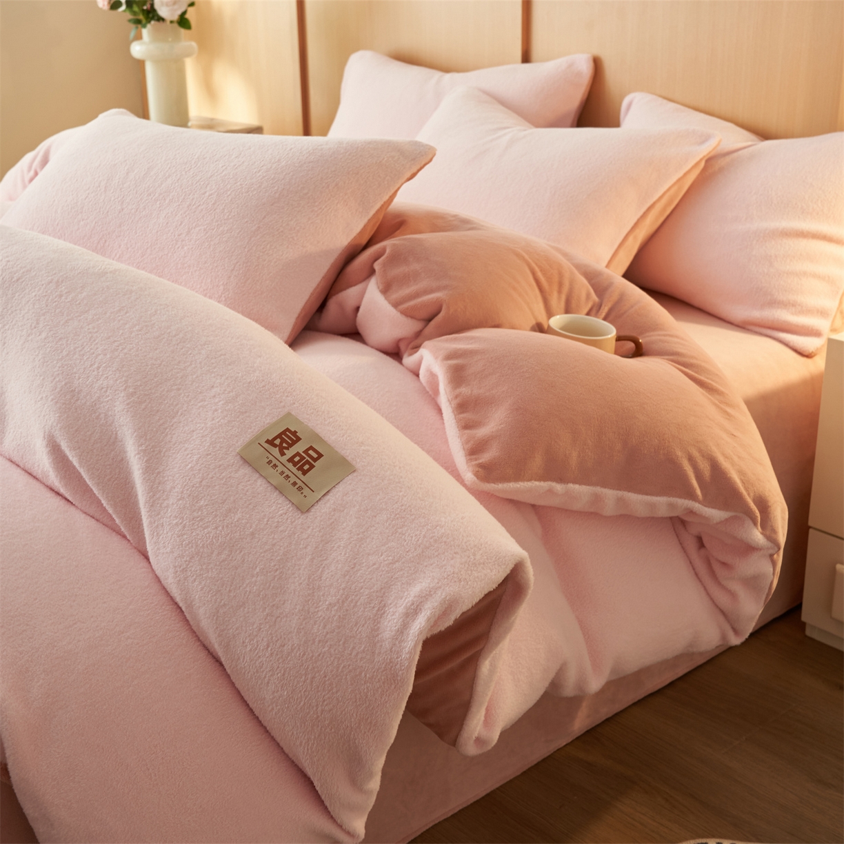 91家纺网 家纺一手货源 找家纺 金鹰 2025新款羊驼绒牛奶绒四件套保暖套件 羊驼绒-粉色
