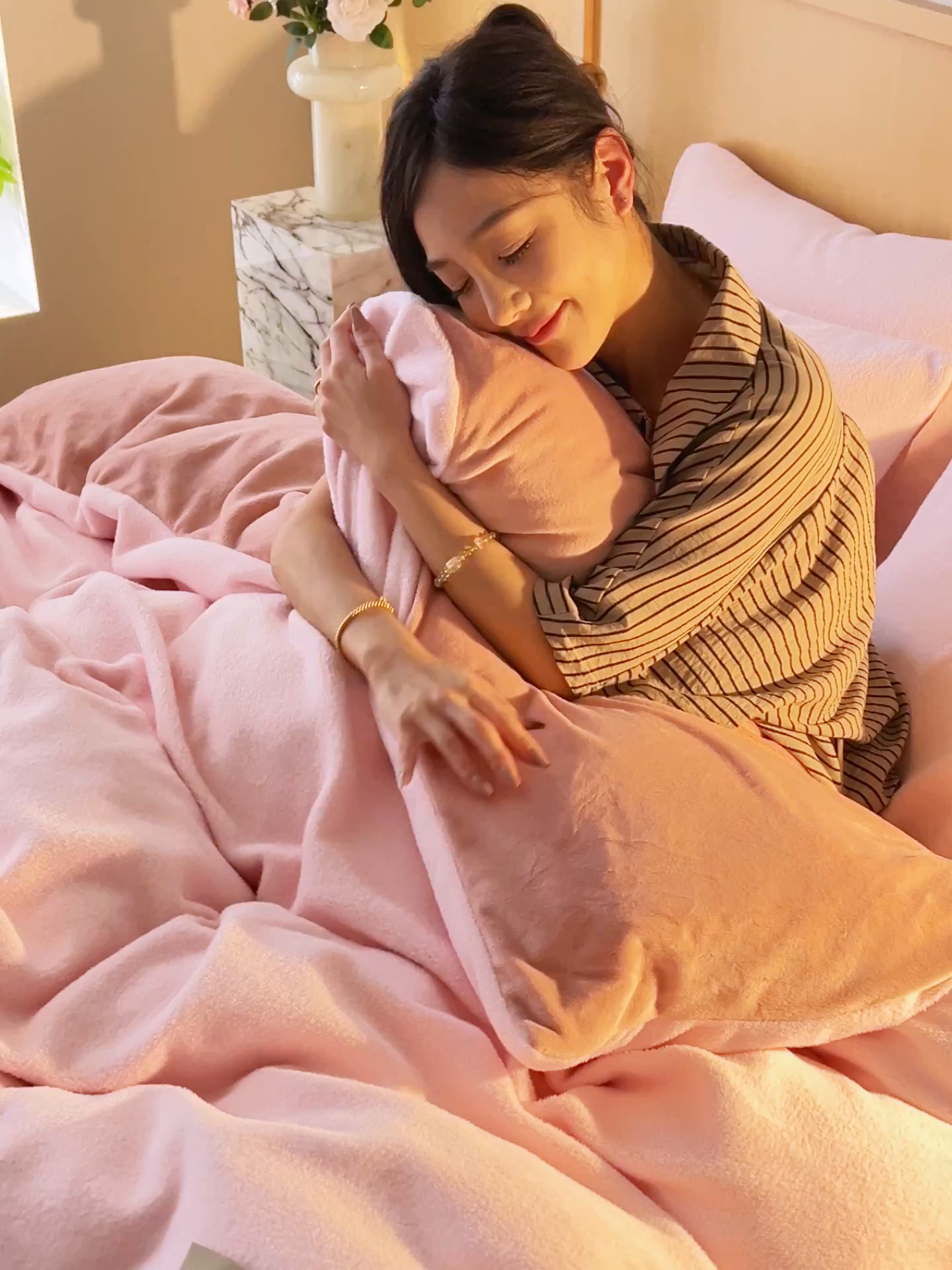 91家纺网 家纺一手货源 找家纺 金鹰 2025新款羊驼绒牛奶绒四件套保暖套件 羊驼绒-粉色