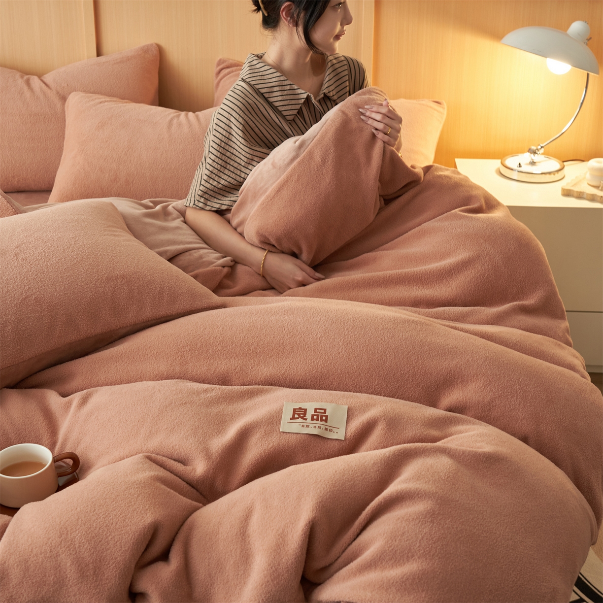91家纺网 家纺一手货源 找家纺 金鹰 2025新款羊驼绒牛奶绒四件套保暖套件 羊驼绒-焦糖