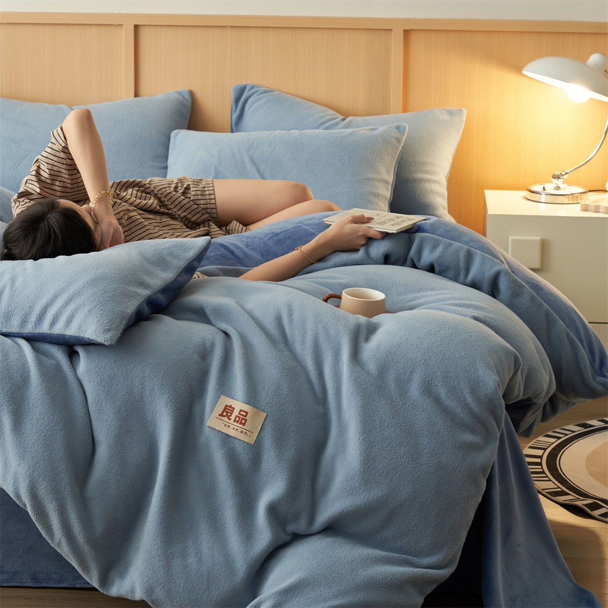 91家纺网 家纺一手货源 找家纺 金鹰 2025新款羊驼绒牛奶绒四件套保暖套件 羊驼绒-蓝色