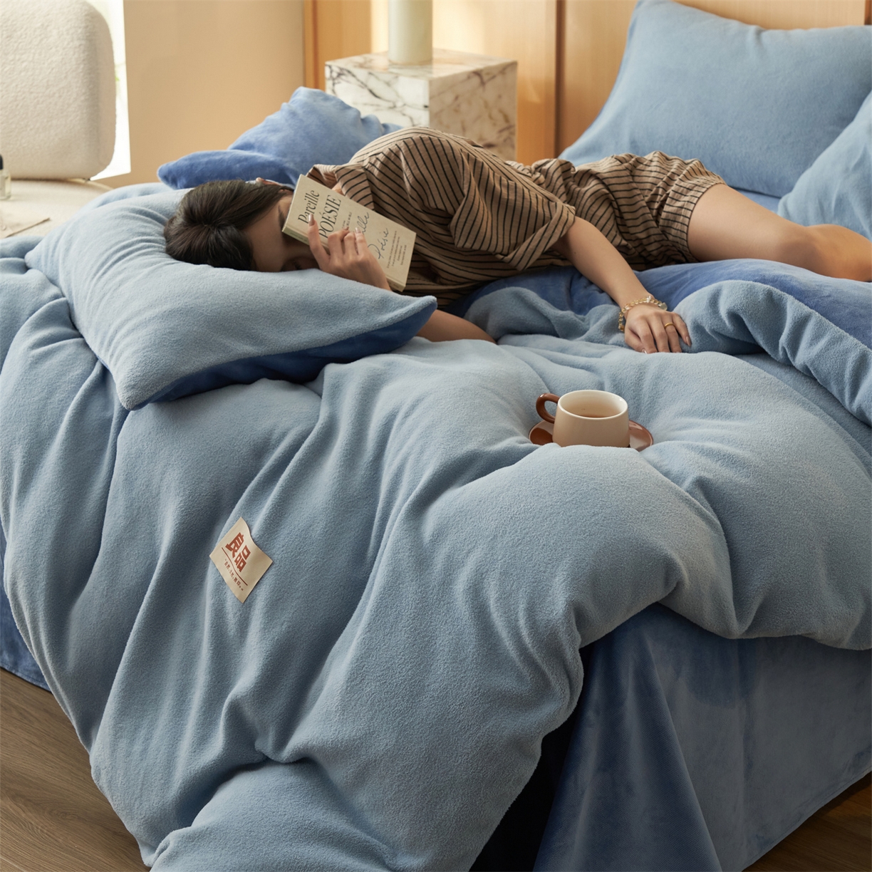 91家纺网 家纺一手货源 找家纺 金鹰 2025新款羊驼绒牛奶绒四件套保暖套件 羊驼绒-蓝色