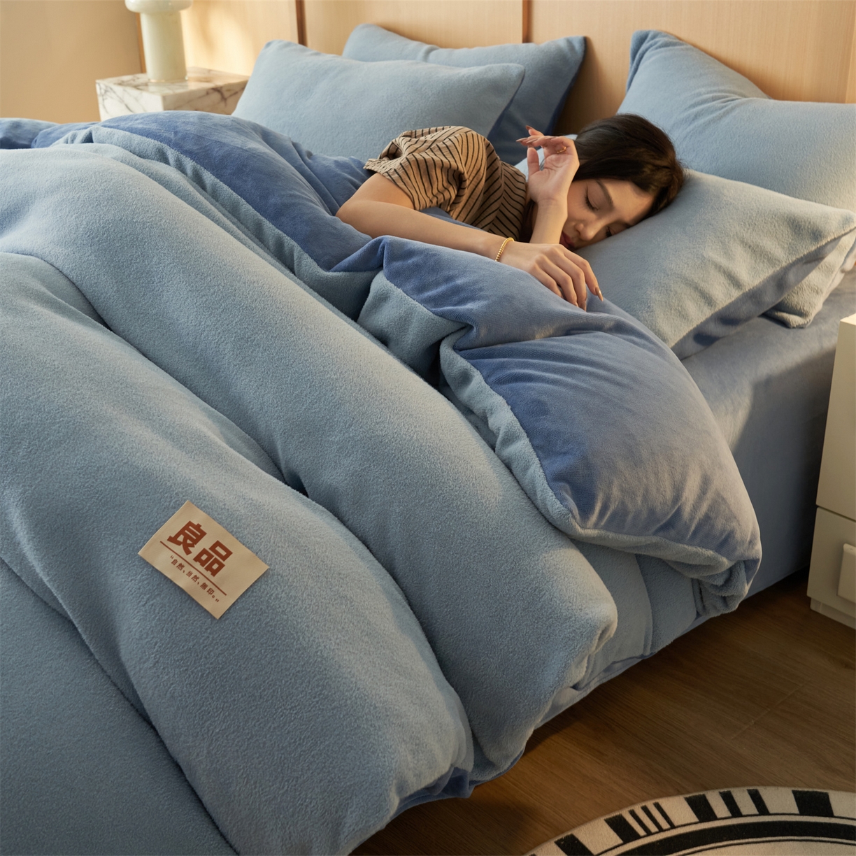 91家纺网 家纺一手货源 找家纺 金鹰 2025新款羊驼绒牛奶绒四件套保暖套件 羊驼绒-蓝色