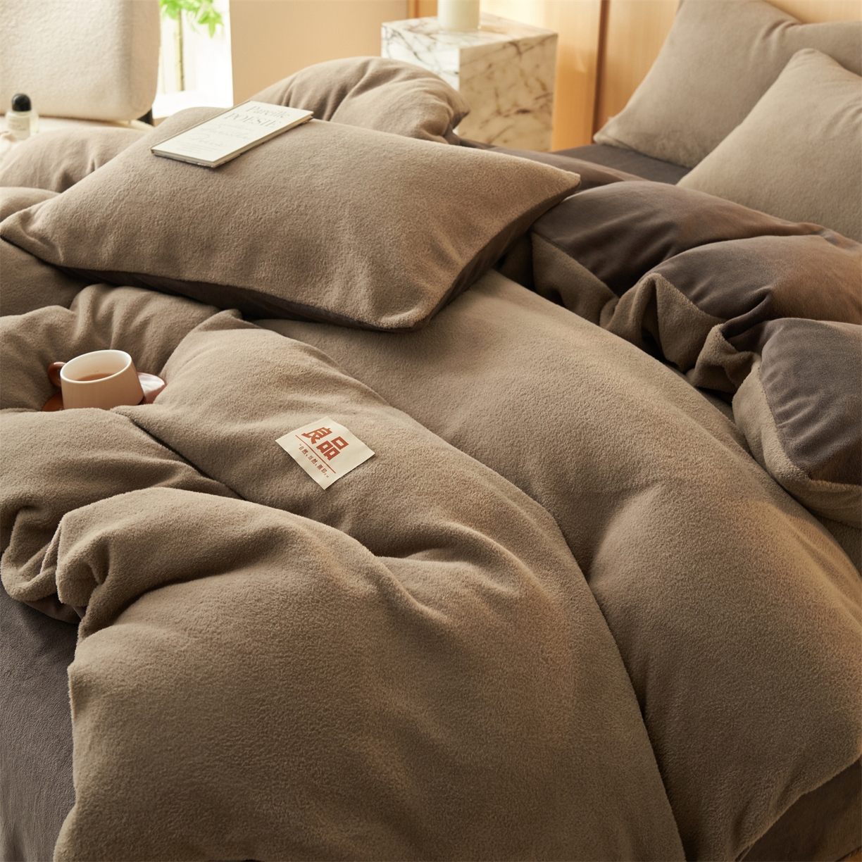 91家纺网 家纺一手货源 找家纺 金鹰 2025新款羊驼绒牛奶绒四件套保暖套件 羊驼绒-深咖