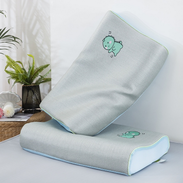 91家纺网 家纺一手货源 找家纺 大黄蜂家居家纺 2025新款艾草冰滕乳胶枕套含芯 小恐龙绿