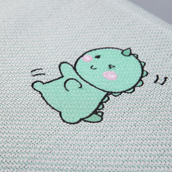 91家纺网 家纺一手货源 找家纺 大黄蜂家居家纺 2025新款艾草冰滕乳胶枕套含芯 小恐龙绿